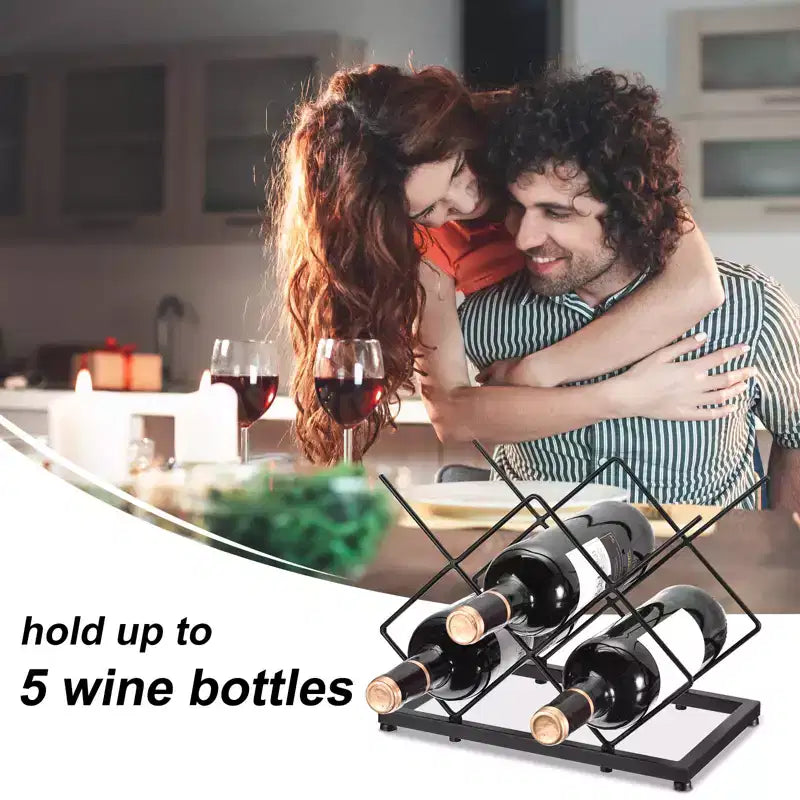 Rastrelliera per vino geometrica autoportante nera/oro, capacità 5 bottiglie